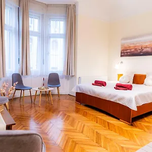 Charles , Budapest Ungheria